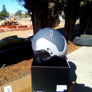 Oakley mod5 snowboarding helmet